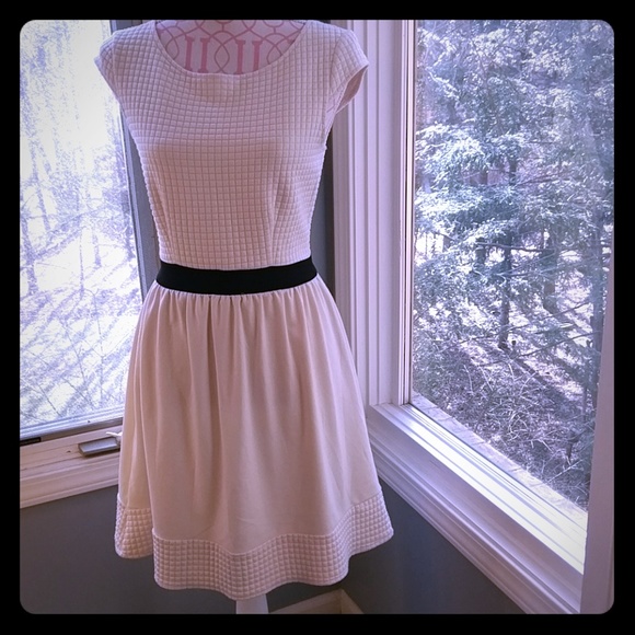 Xhilaration Dresses & Skirts - Xhilaration cream and black dress size M